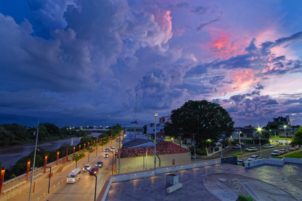 Vista del Centro Histórico de Villahermosa con el nuevo malecón